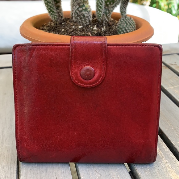 💖SOLD💖CHANEL W-lock compact wallet in lambskin - Picture 2 of 14